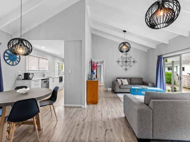 2/16 Scarlock Avenue, Browns Bay