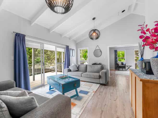 2/16 Scarlock Avenue, Browns Bay