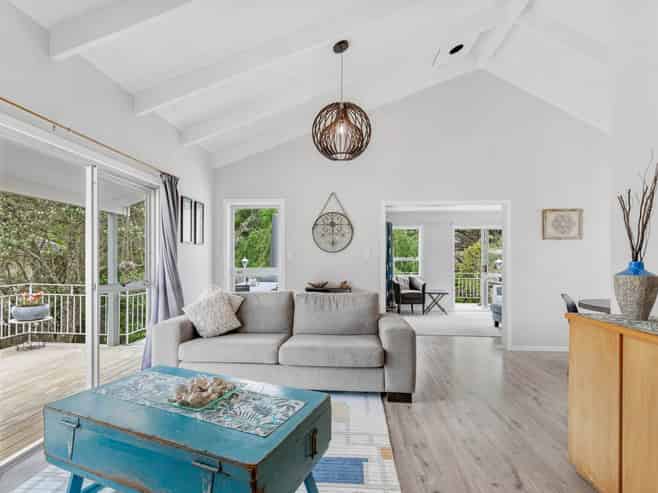 2/16 Scarlock Avenue, Browns Bay