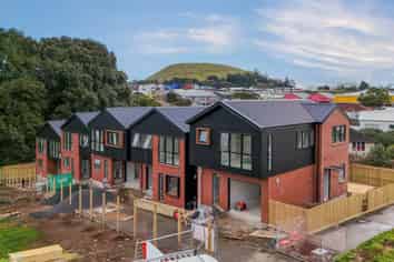 Lot 3/13 Torino Street, Point England