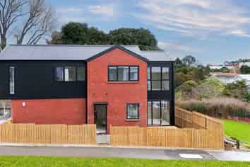 Lot 3/13 Torino Street, Point England