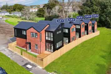 Lot 3/13 Torino Street, Point England