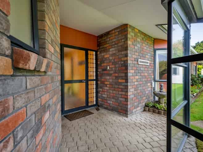 16 Hussey Street, Oakura