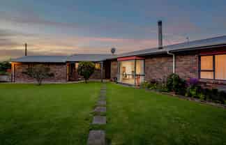 16 Hussey Street, Oakura