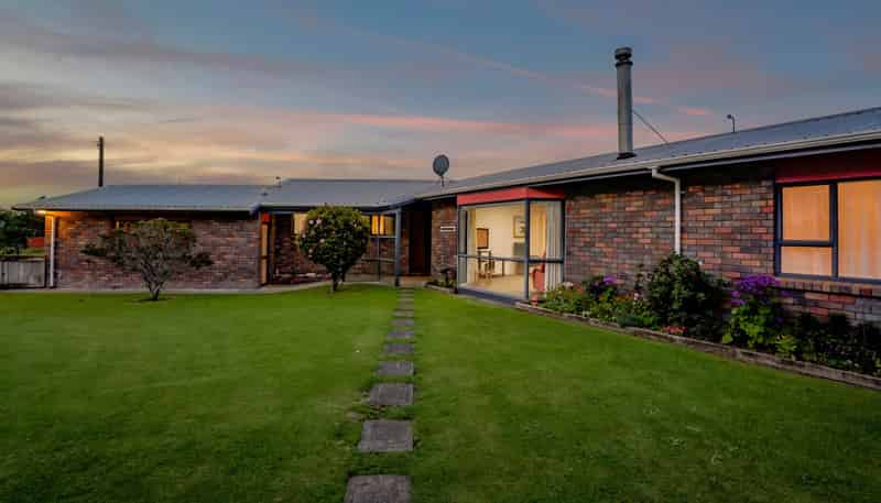 16 Hussey Street, Oakura