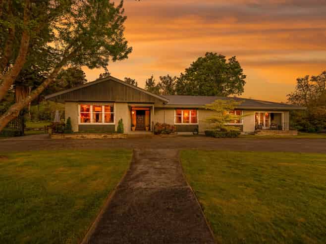 48 Paraekaretu Street, Hunterville