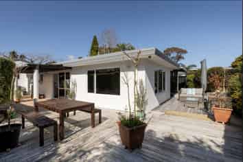 125 Welcome Bay Road , Welcome Bay