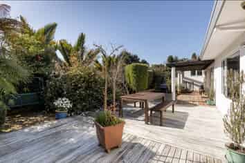 125 Welcome Bay Road , Welcome Bay