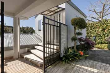 125 Welcome Bay Road , Welcome Bay