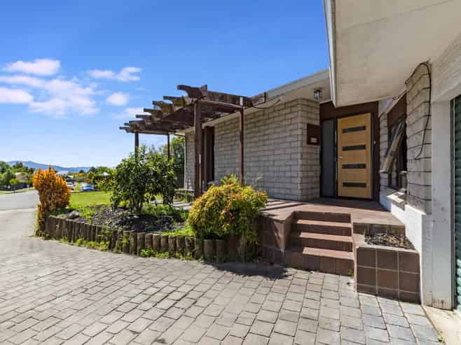 24 Mountain View Road, Witherlea