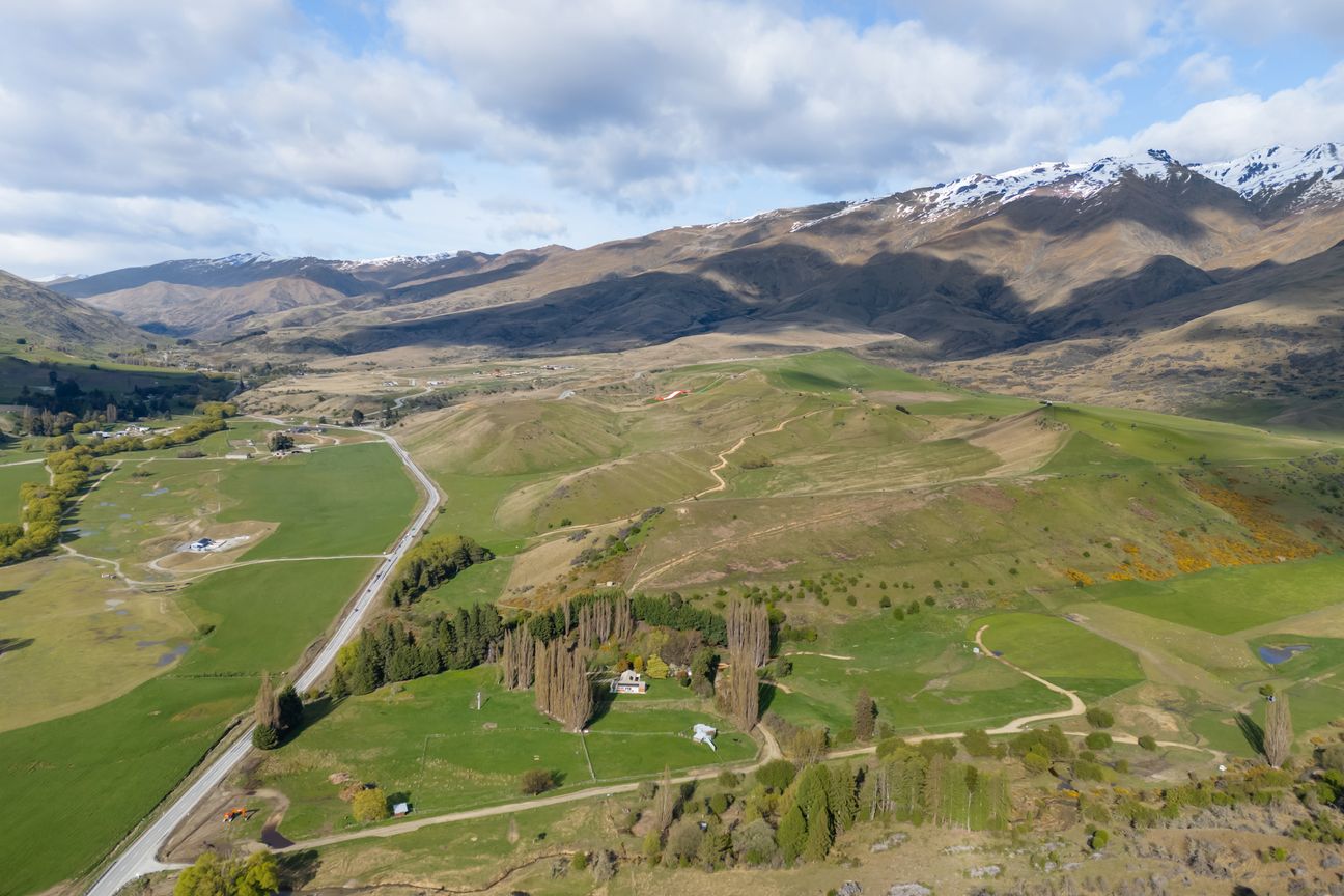 Rare Alpine Parcels with Room to Breathe - Više