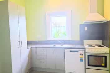 b/64 Hazel Avenue, Caversham