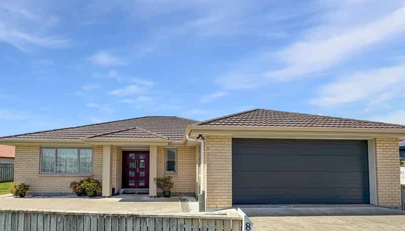 8 Buckingham Place, Springvale