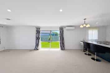 8 Buckingham Place, Springvale