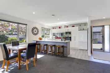 77 Washbourn Drive, Richmond