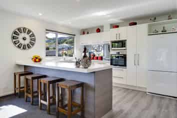 77 Washbourn Drive, Richmond