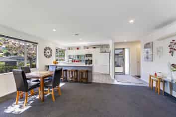 77 Washbourn Drive, Richmond