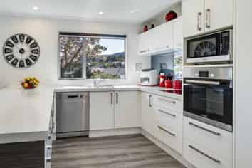 77 Washbourn Drive, Richmond