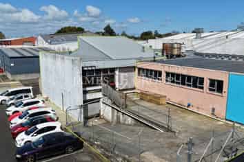 Cost-effective Split-Level Industrial Workshop