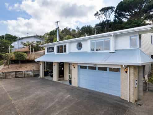 105 Waitakere Road, Waitakere