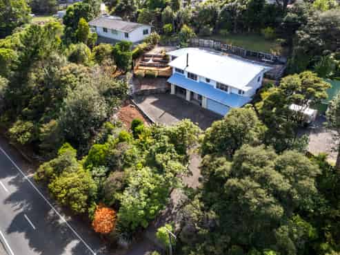 105 Waitakere Road, Waitakere