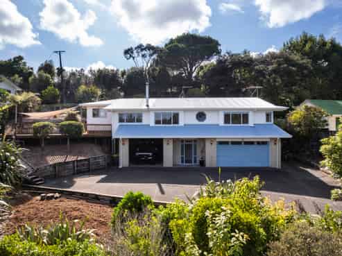 105 Waitakere Road, Waitakere