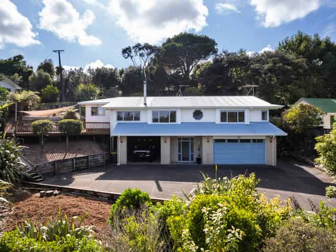 105 Waitakere Road, Waitakere