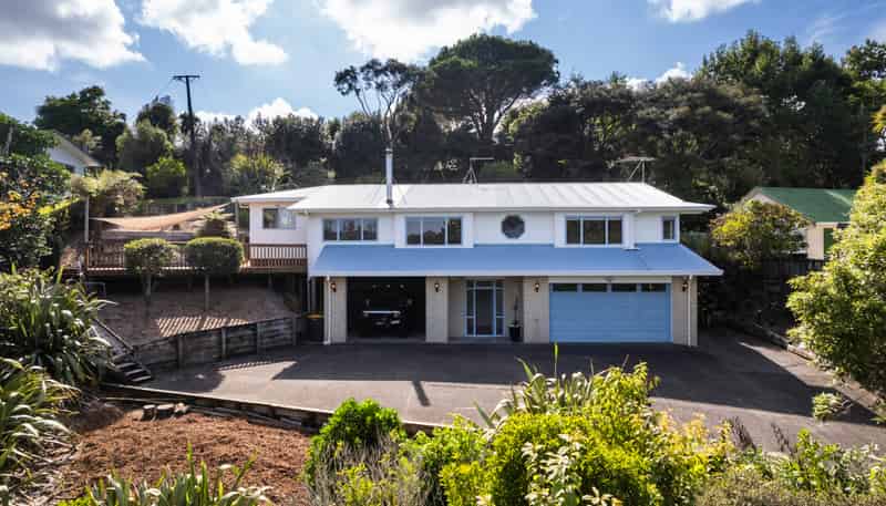105 Waitakere Road, Waitakere