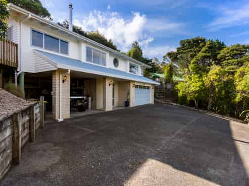 105 Waitakere Road, Waitakere