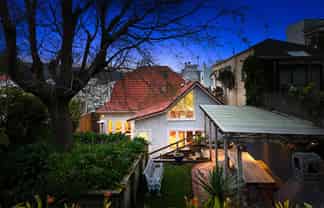 210 Oriental Parade, Oriental Bay