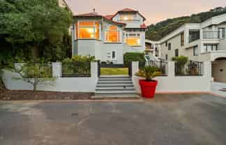 210 Oriental Parade, Oriental Bay