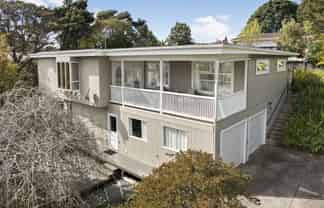 15 Taioma Crescent, Te Atatu Peninsula