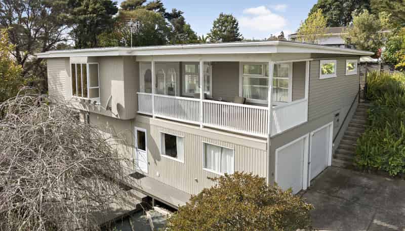 15 Taioma Crescent, Te Atatu Peninsula