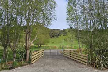 525A Makara Road, Makara