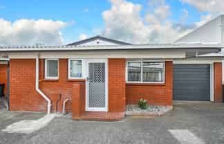 2/15 East Street, Papakura