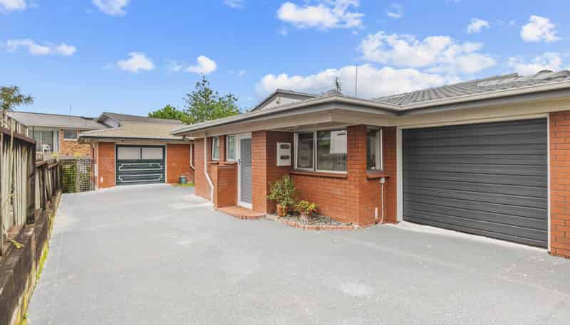 2/15 East Street, Papakura