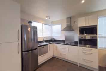 10 Granville Dr, Massey