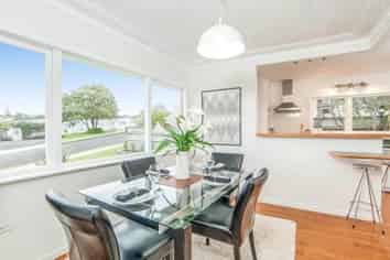 7 Mayfair Crescent, Mairangi Bay