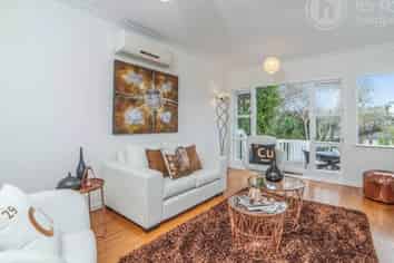 7 Mayfair Crescent, Mairangi Bay