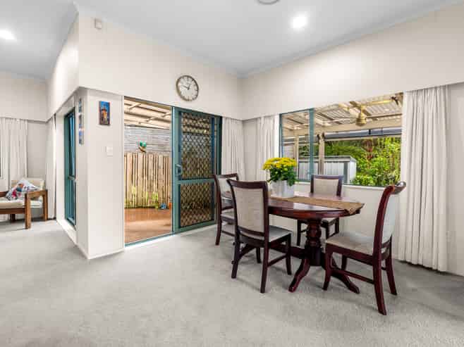 16 Sherwood Grove, Northcross