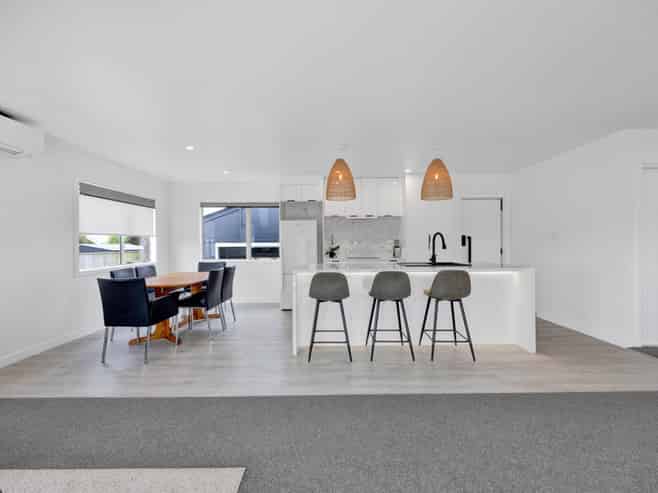 56 Warwick Road, Stratford