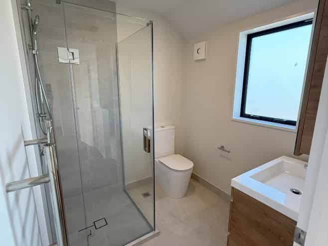 2/33 Russell Street, Linwood