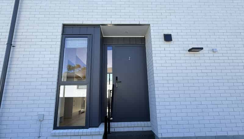 2/33 Russell Street, Linwood