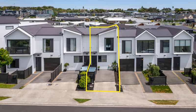 8 Owen Chapman Drive, Red Beach