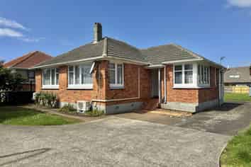 76 May Road, Mount Roskill