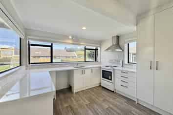 76 May Road, Mount Roskill