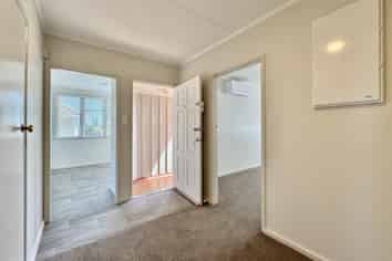 76 May Road, Mount Roskill