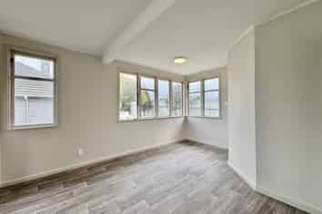 76 May Road, Mount Roskill