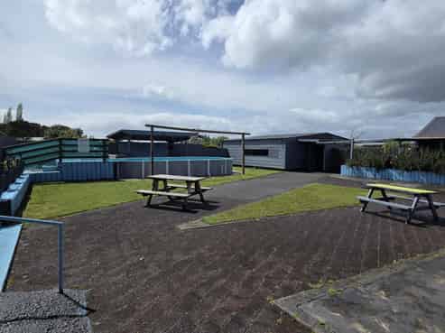 Oasis Motel & Holiday Park