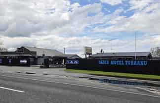 Oasis Motel & Holiday Park